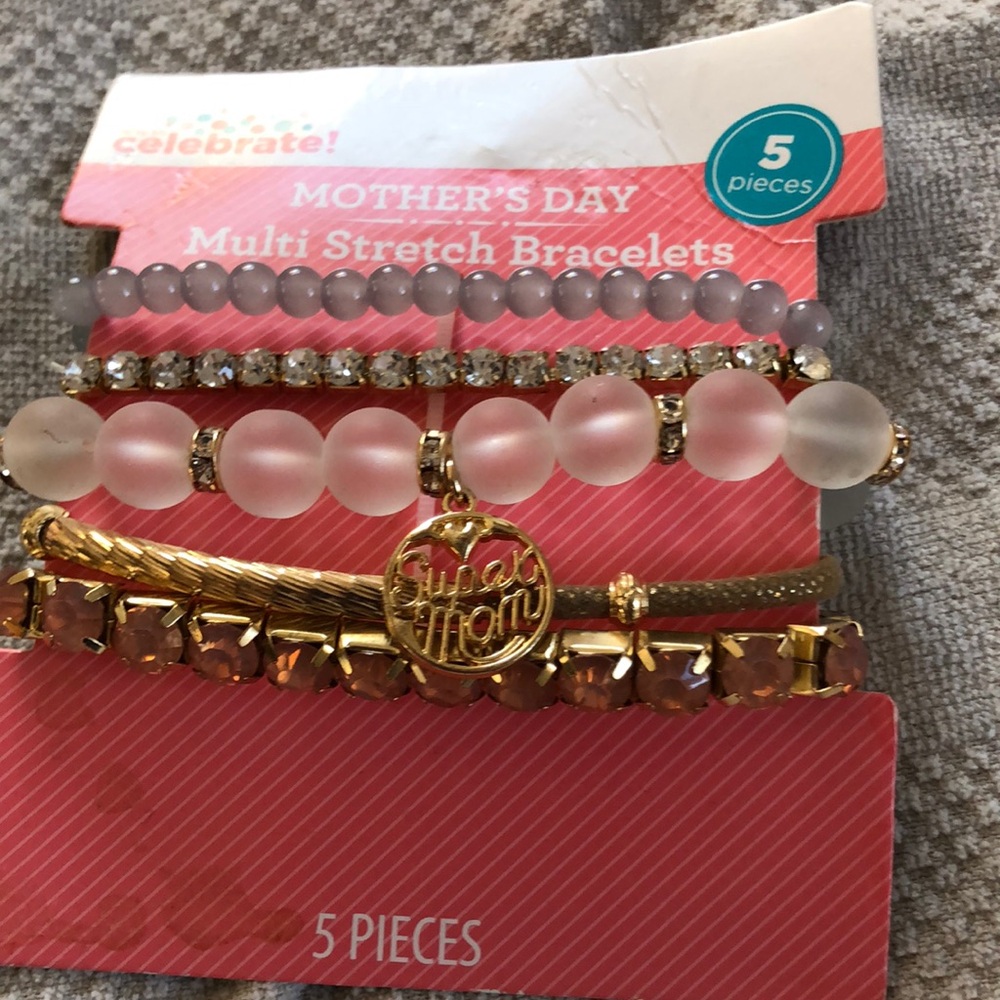 Mo hers day stretch bracelets. New with tags. Nice combo🌺🪷🌷🌺🌺